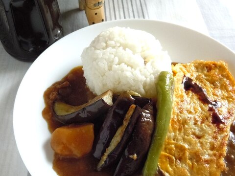 オムレツと夏野菜を添えた富良野風カレー〜♪